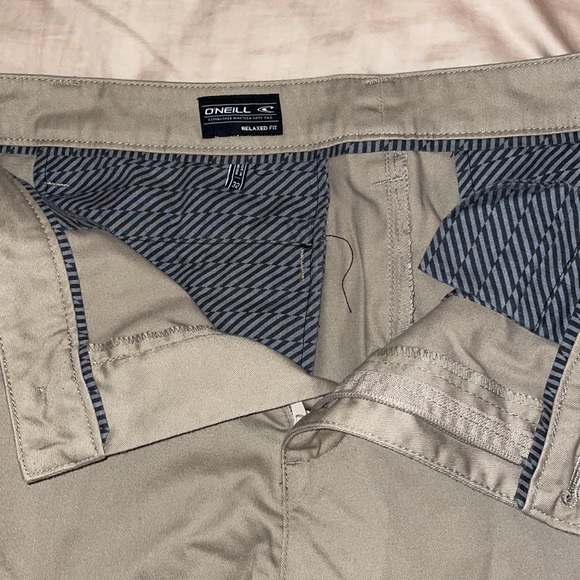 Tan Flat Front O’Neil Men Shorts. Size 32. Good condition - Picture 2 of 6